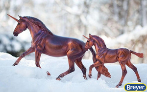 712307 Breyer Traditional Mira & Antares