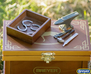 530 Breyer Traditional Lalka kowal z akcesoriami