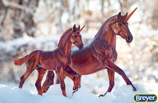 712307 Breyer Traditional Mira & Antares