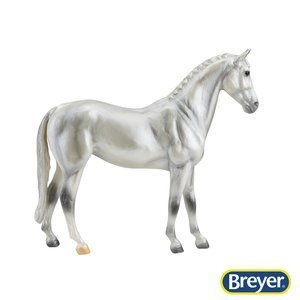 960 Breyer Classics Pearly Grey Trakehner