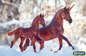 712307 Breyer Traditional Mira & Antares